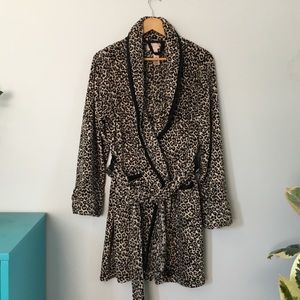 Comfy Leopard Print Bathrobe